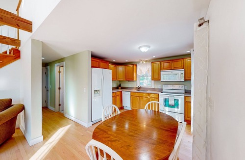 South Chatham House | Dog-friendly home near beaches with deck, grill, firepit, streaming, W/D, & AC