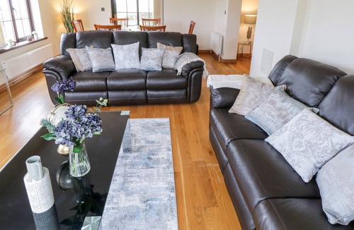 Keadue Cottage | DOONALTON HOUSE, family friendly in Dromore West, County Sligo