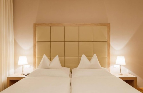 Feldbach House | Dreibettzimmer - Pfeilers Bürgerstüberl und Hotel