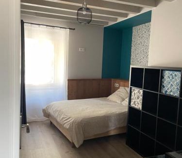 Montaigut-le-Blanc House | Duplex avec poêle à granulés et garage à motos