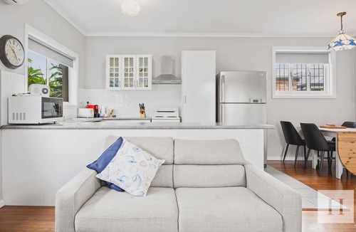 Long Jetty House | Eloora Cottage - Beachside Escape in Long Jetty