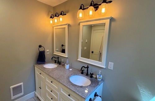 Point Roberts House | En-Suite Guestroom, Separate Entry — Hosts On-Site