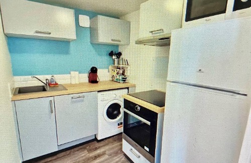 Peymeinade Apartment | Escapade Urbaine: 2 Bedrooms, Ideally Located
