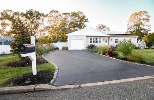 Central Islip Apartment | Exceptional & Central, Garden Suite, Top Amenities & Care!