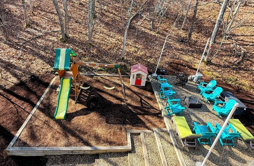 Wellfleet House | Fully updated 4BR 2.5B Patio playset & fireplaces Great location AC Linens Incl.