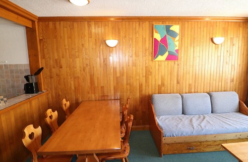 Le Lavachet Apartment | Functional apartment with balcony, near slopes, pets allowed