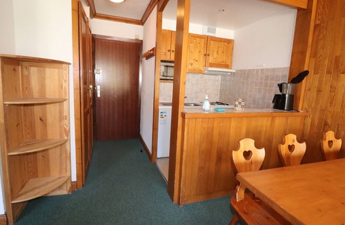 Le Lavachet Apartment | Functional apartment with balcony, near slopes, pets allowed