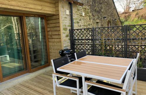 Noyal-Muzillac Apartment | Gîte du Nid Beau Duplex tout confort, entouré de verdures, piscine chauffée de mi-mai à mi-sept
