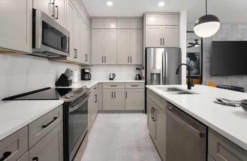 Florida Center House | Gaby's Galaxy | Volcano themed BR, spacious L/DR, PVT pool - 8 mins to Universal