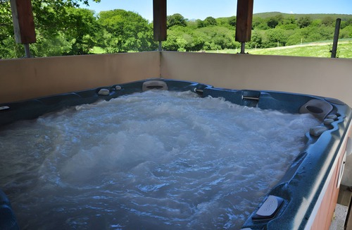 Plogonnec House | Gite 2 - Lopéau Holiday Homes with Pool and Spa