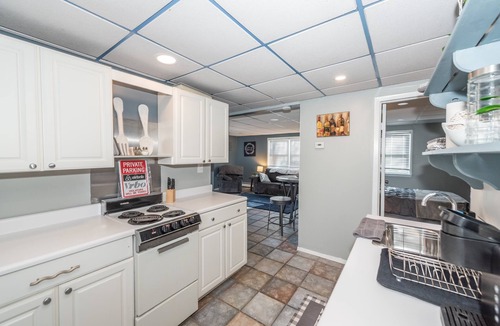 Medford Apartment | Guest Suite W/BOAT RENTAL and Backyard!