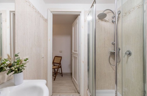 Rione II Trevi Apartment | GuestHost - Basic Studio - 350 m far from Fontana di Trevi