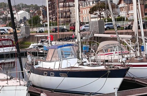 Deauville City Centre Boat Rental | Hébergement sur un grand voilier confortable à Deauville