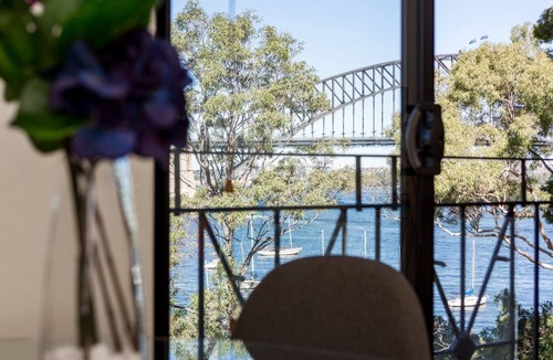 McMahons Point Apartment | Harbourfront Art Deco Hall Sought after in Sydney