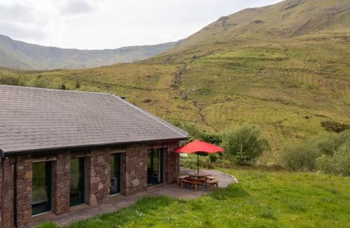 Leenane Apartment | Heather Lodge with Sea and Mountain Views