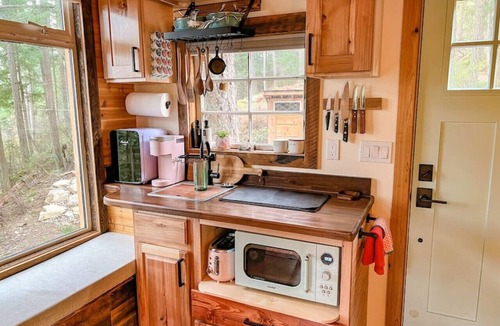 Lummi Island Cabin | Heron's Nest Treehouse · Cozy and Beautiful Island Treehouse with cedar hot tub