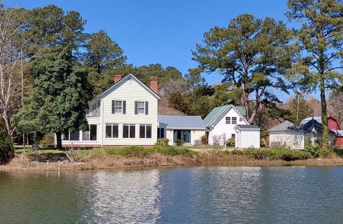 Mathews House | Historic 4 bedroom private waterfront home