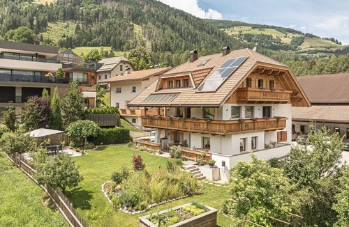 Mantana Apartment | Holiday Apartment "Promberger - Corones" with Balcony, Mountain View and Sauna