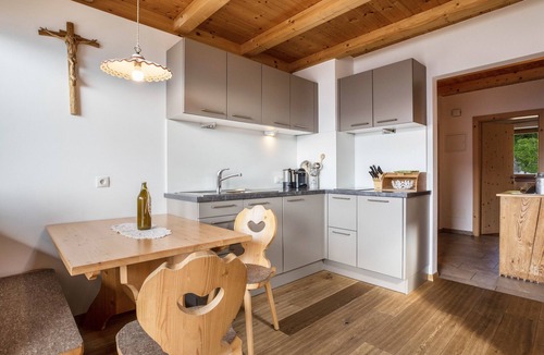 San Genesio Atesino Apartment | Holiday Apartment "Rosengarten - Wernerhof" with Mountain View, Wi-Fi, Balcony and Garden