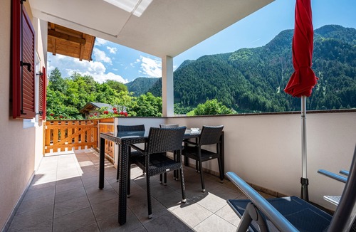Albions Apartment | Holiday Apartment "Talblick 3" with Mountain View, Garden and Wi-Fi