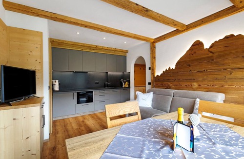 San Martin de Tor Apartment | Holiday Home “Ciasa Funtanies Pütia” with Mountain View, Balconies & Wi-Fi