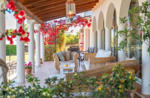 S Horta House | Holiday Home 'Korema' with Sea View, Private Pool and Wi-Fi