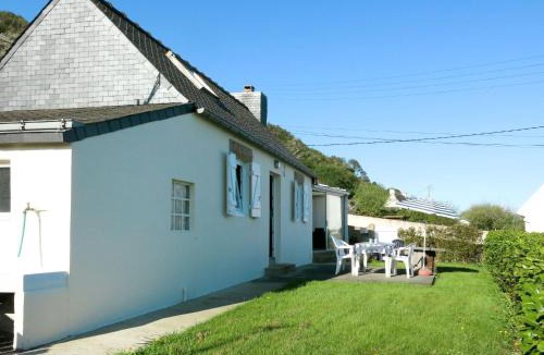Tredrez-Locquemeau House | Holiday Home Roz Amor by Interhome