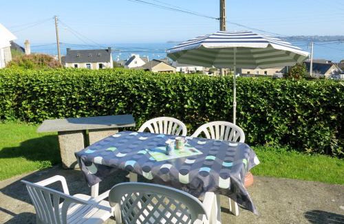 Tredrez-Locquemeau House | Holiday Home Roz Amor by Interhome