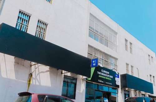 Kasa-Vubu Bed & Breakfast | Home away bedroom bed & breakfast in lovely Kinshasa with AC, WiFi