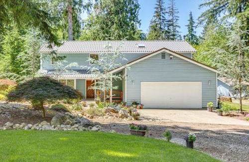 Hobart House | Home on More Than 1 Acre of Woods in Seattle Suburbs!