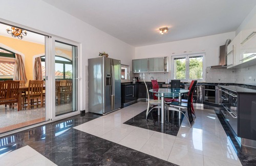 Marina House | House Mitlo with 5 bedrooms and private pool