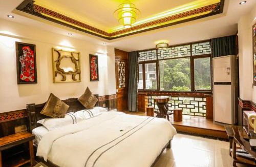 Xiangxi House | Huaqianshu Theme Inn 高铁免费接站或送站一次