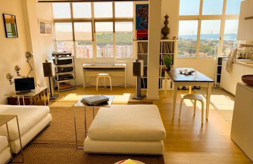 Alges House | Ideally located with perfect views