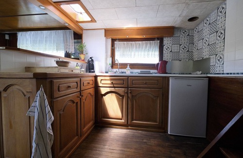 Arles Boat Rental | Insolite cabine sur Bateau péniche. Tout le confort, direct nature, proche Arles