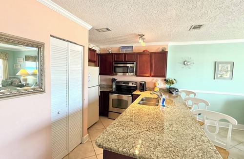 Fort Walton Beach Condo | IS #203 - GULF FRONT, SPECTACULAR VIEWS! BEACH SERVICE INCLUDED! BOOK NOW!
