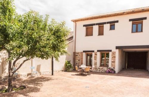 Nava de la Asuncion House | La Casa de los Dos Rubios