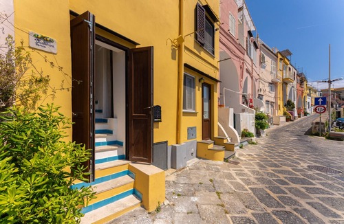 Procida Apartment | La Casa di Fenia - One Bedroom Apartment, Sleeps 4