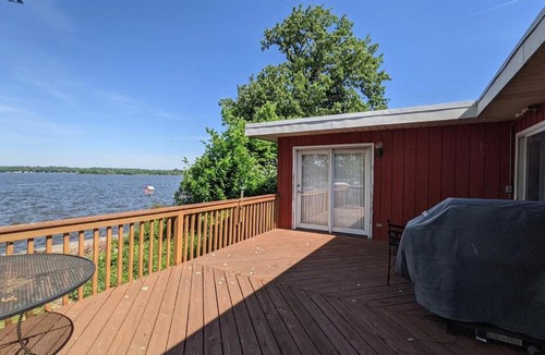 Fox Lake Apartment | lakefront home