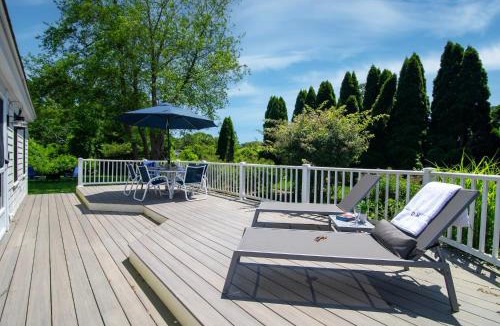 West Harwich House | Large Deck Fire Pit Dog Friendly Near Beach - Sleeps 10