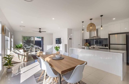 Myrtleford House | Lavender & Olive - Bright, Modern, and Beautiful accommodation in Myrtleford