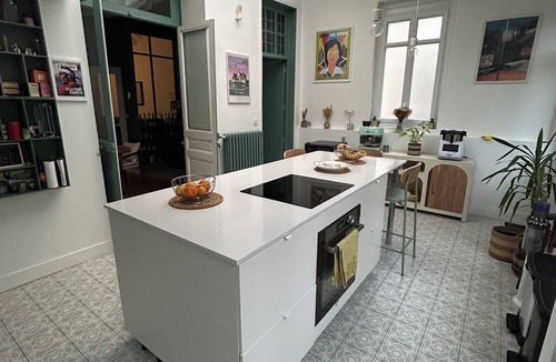 Flore House | Le Mans Gem with Garage & Garden - Motorsport Fans Welcome