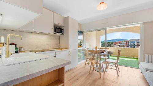 Port Cogolin Apartment | Le PTIT TERRA - piscine - plage