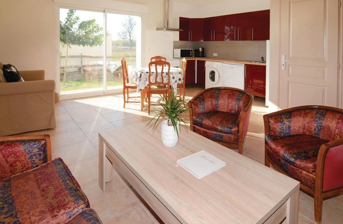 Le Sambuc House | Lovely home in Le Sambuc with WiFi