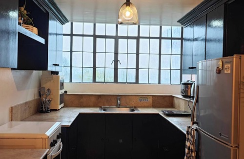 Baguio House | Luxhomme GuestHouse with Balcony