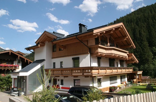 Lanersbach Ski Chalet | Luxury 5 bedroom Chalet in Tux, opposite ski lift - Maryhofen Hintertux Glacier