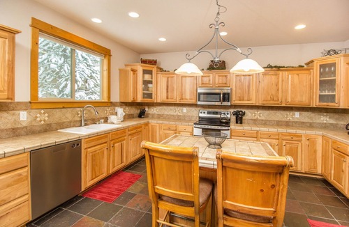 Sunriver House | Luxury 7 BR Home/BEST RATES!/Hot Tub/SHARC/AC/Wi Fi/Sleeps 20