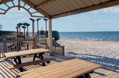 Wading River House | Luxury Beach Cottage: Wineries, Shopping & The Hamptons