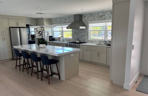 Southgate House | Luxury Coastal Retreat - Designer Home Near Siesta Key Beach with Pool