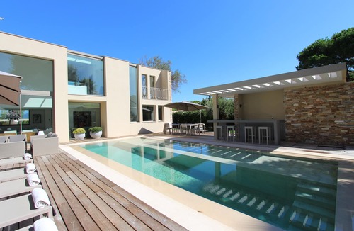 Saint-Tropez City Centre Villa | Luxury Contemporary Villa with a unique and quiet location in the village