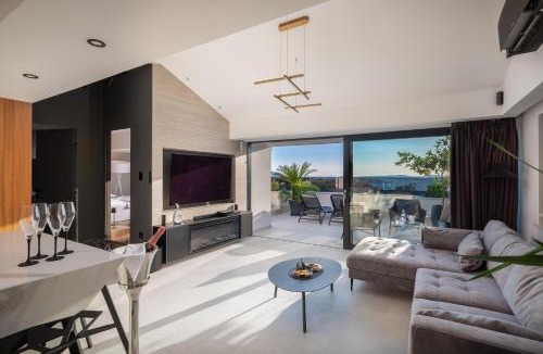 Krizna luka Apartment | Luxury Penthouse Hvar with Jacuzzi & Sea View